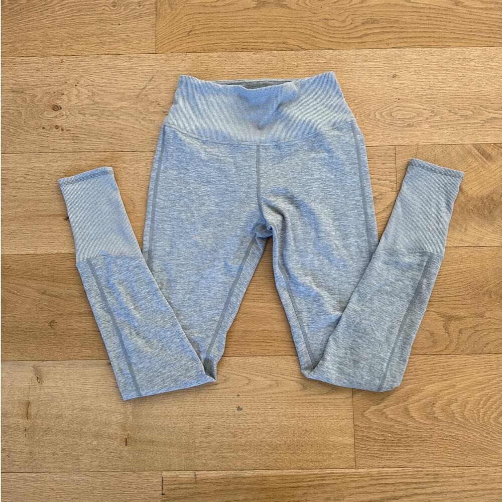 Alo Yoga - High Waist Lounge Leggings in Gray